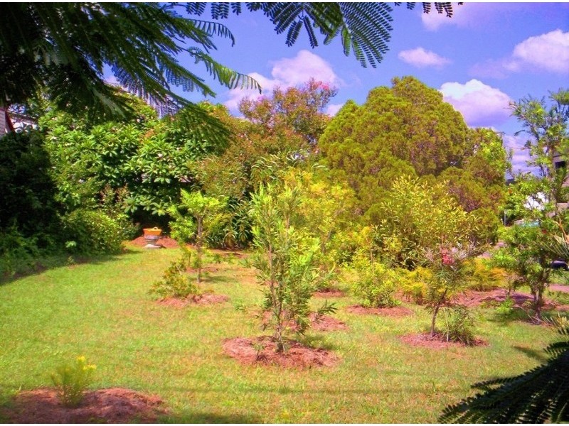 9 Spa Street, Holland Park West QLD 4121