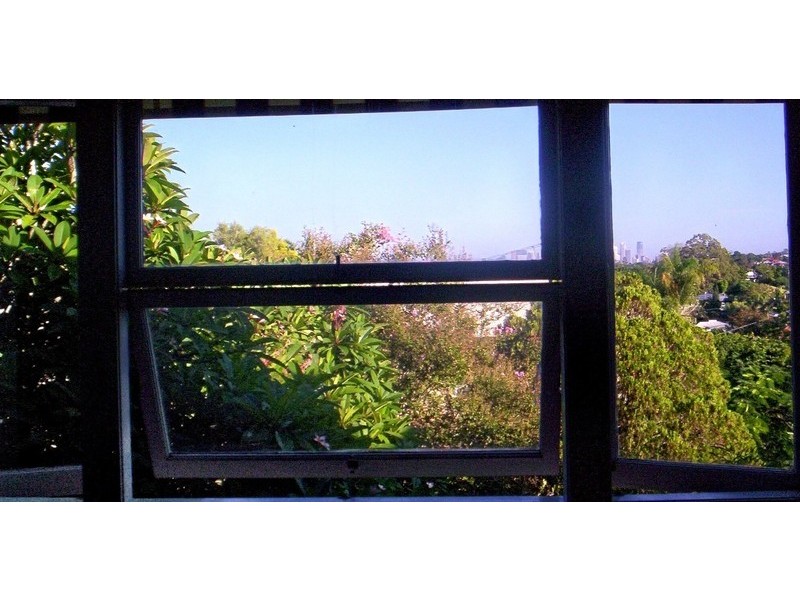 9 Spa Street, Holland Park West QLD 4121