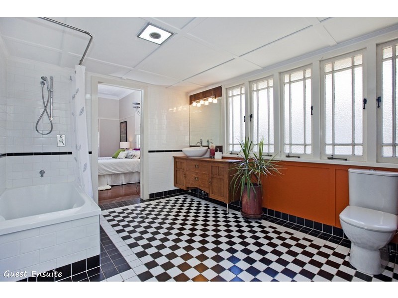 46 Lewis Street, Camp Hill QLD 4152