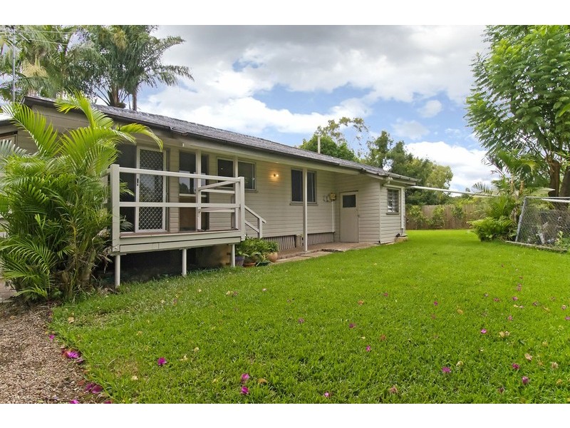 15 Woodford Street, Holland Park West QLD 4121