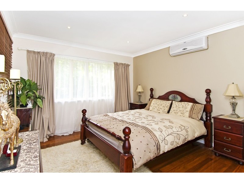 15 Woodford Street, Holland Park West QLD 4121