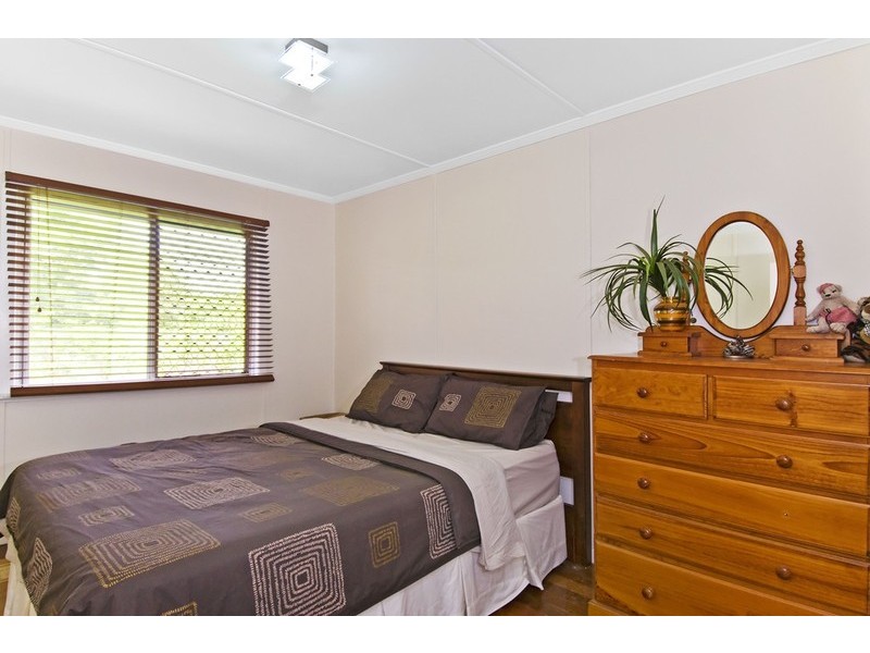 15 Woodford Street, Holland Park West QLD 4121