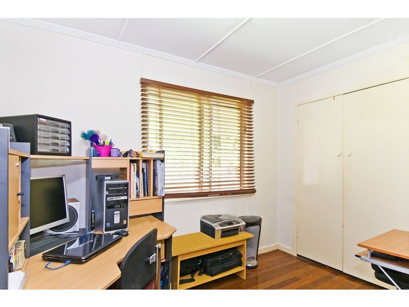 15 Woodford Street, Holland Park West QLD 4121