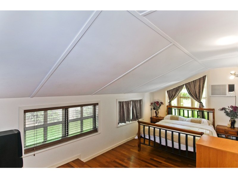 15 Woodford Street, Holland Park West QLD 4121