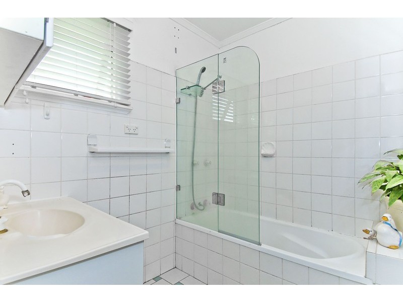 15 Woodford Street, Holland Park West QLD 4121