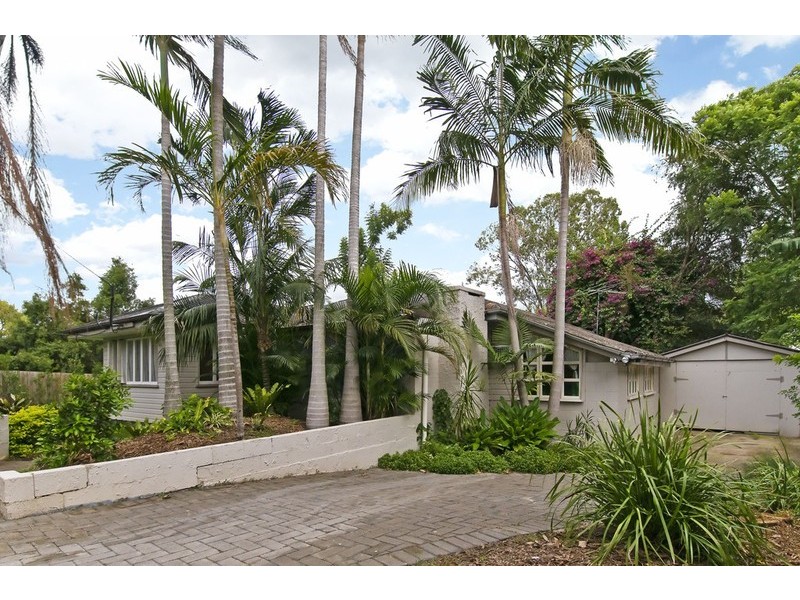 15 Woodford Street, Holland Park West QLD 4121