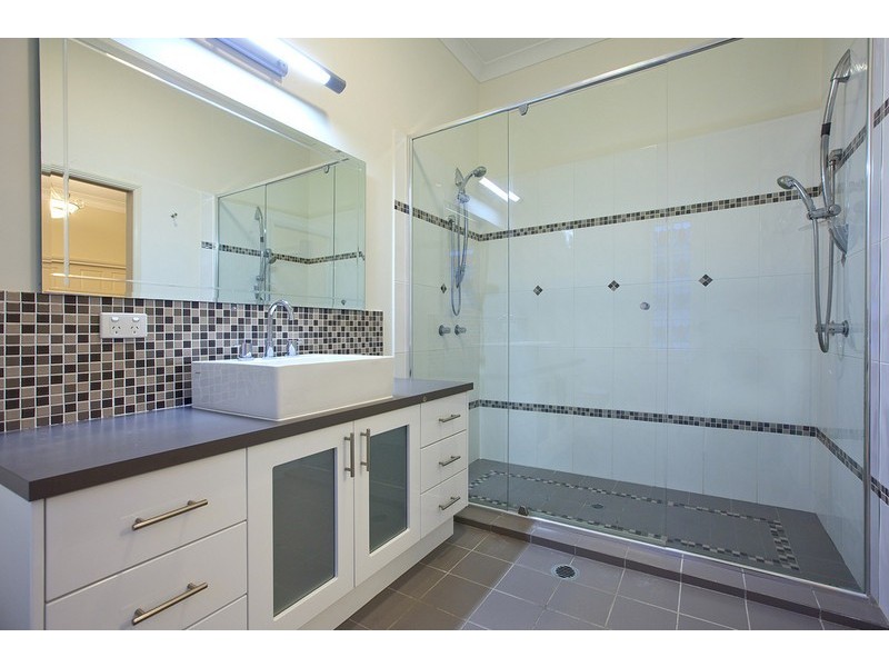 64 Halland Terrace, Camp Hill QLD 4152