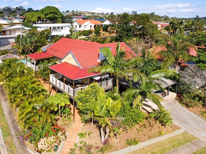 1 Galsworthy Street, Holland Park West QLD 4121