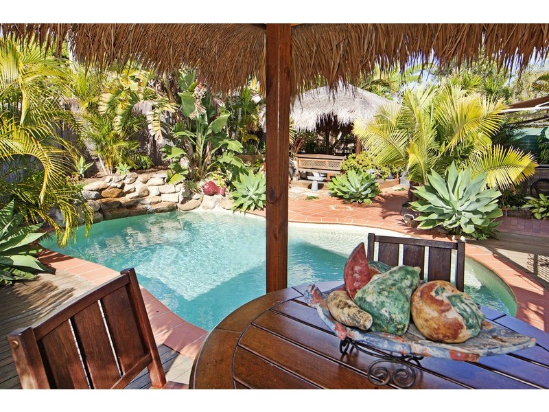 1 Galsworthy Street, Holland Park West QLD 4121