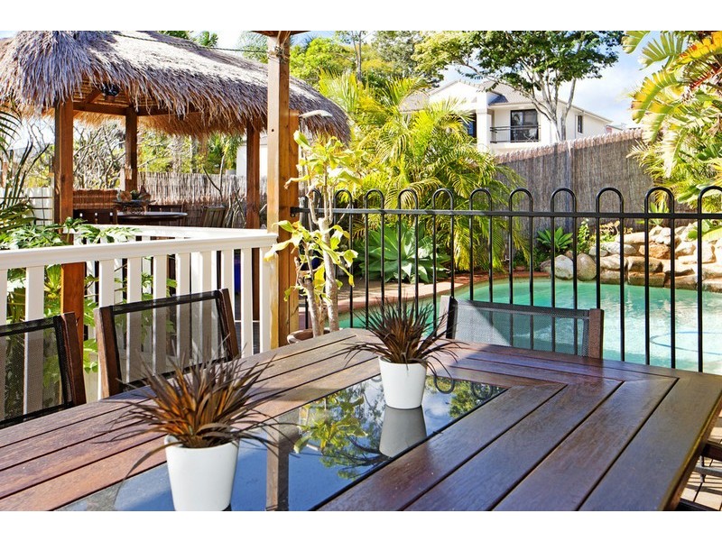 1 Galsworthy Street, Holland Park West QLD 4121