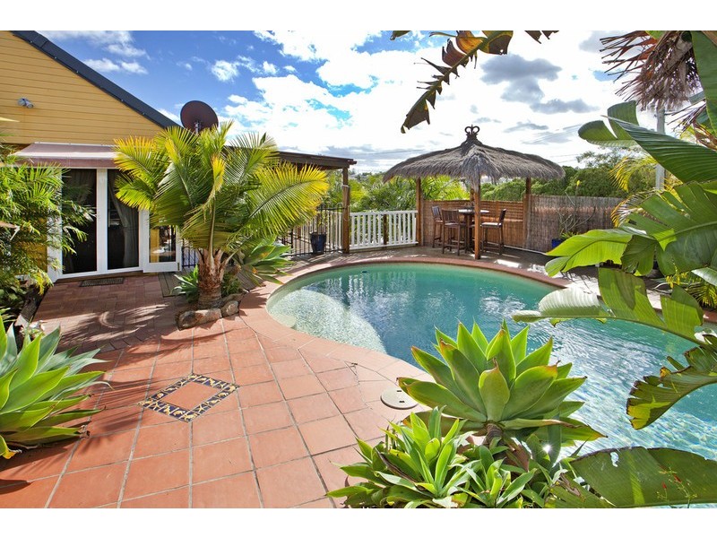 1 Galsworthy Street, Holland Park West QLD 4121