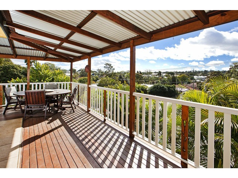 1 Galsworthy Street, Holland Park West QLD 4121