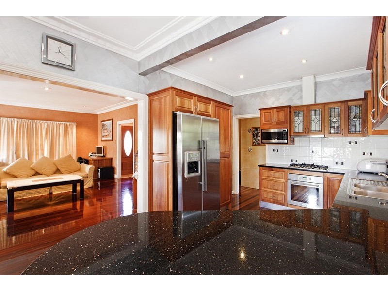 1 Galsworthy Street, Holland Park West QLD 4121