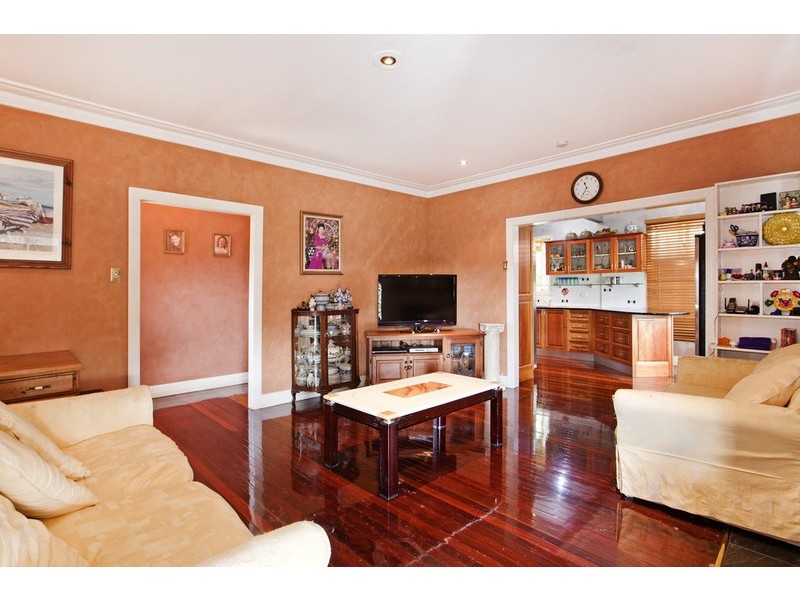 1 Galsworthy Street, Holland Park West QLD 4121