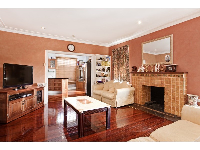 1 Galsworthy Street, Holland Park West QLD 4121