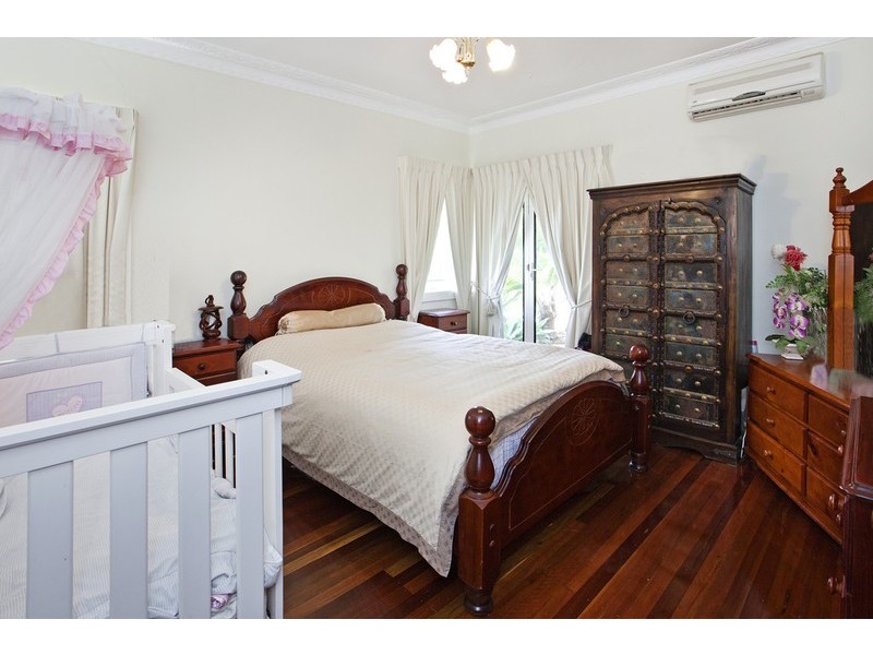 1 Galsworthy Street, Holland Park West QLD 4121