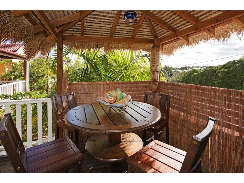 1 Galsworthy Street, Holland Park West QLD 4121