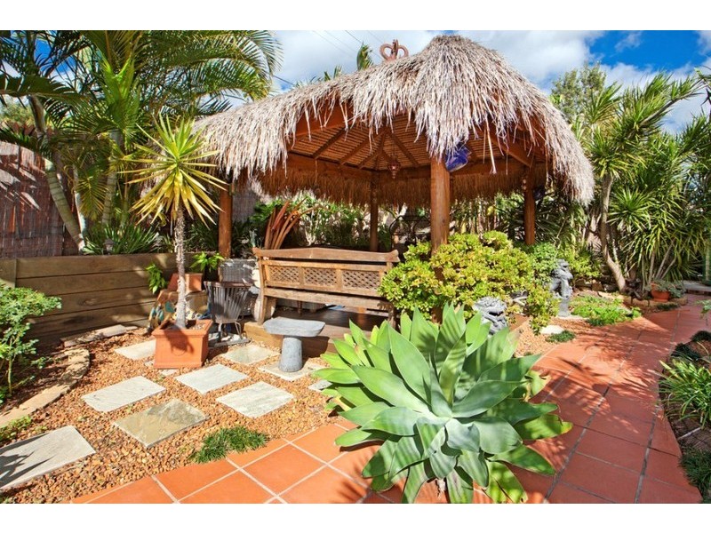 1 Galsworthy Street, Holland Park West QLD 4121