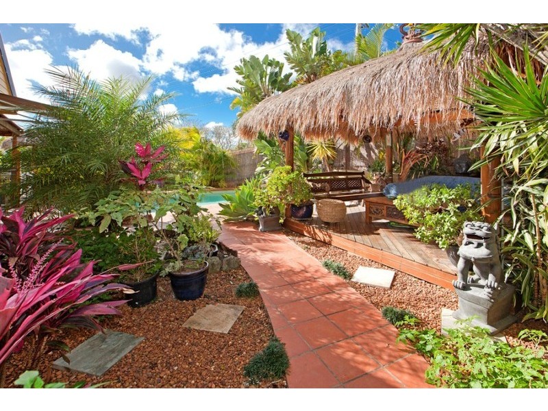 1 Galsworthy Street, Holland Park West QLD 4121