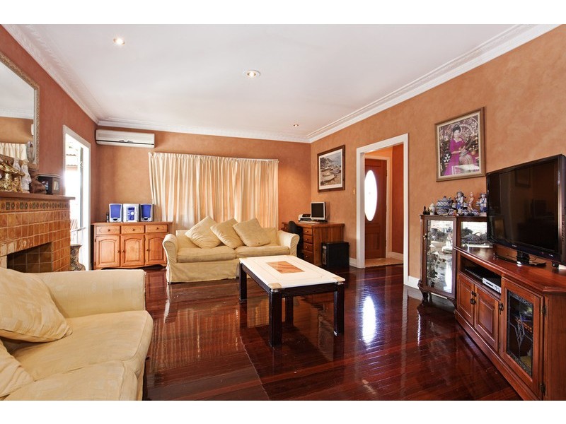 1 Galsworthy Street, Holland Park West QLD 4121