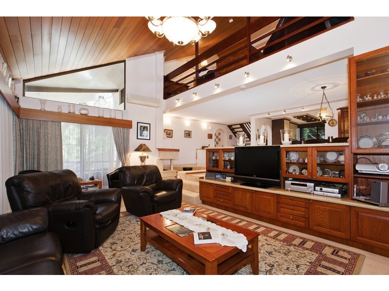 15 Odessa Street, Holland Park West QLD 4121