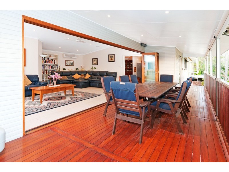 49 Waratah Avenue, Holland Park West QLD 4121