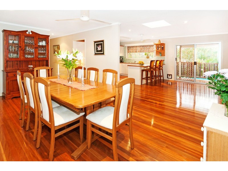 49 Waratah Avenue, Holland Park West QLD 4121