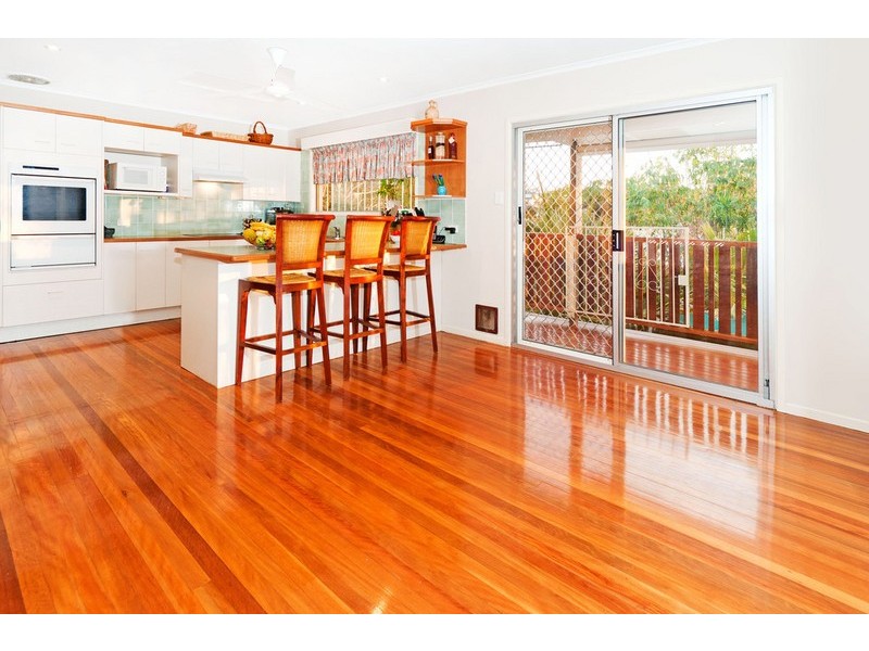 49 Waratah Avenue, Holland Park West QLD 4121