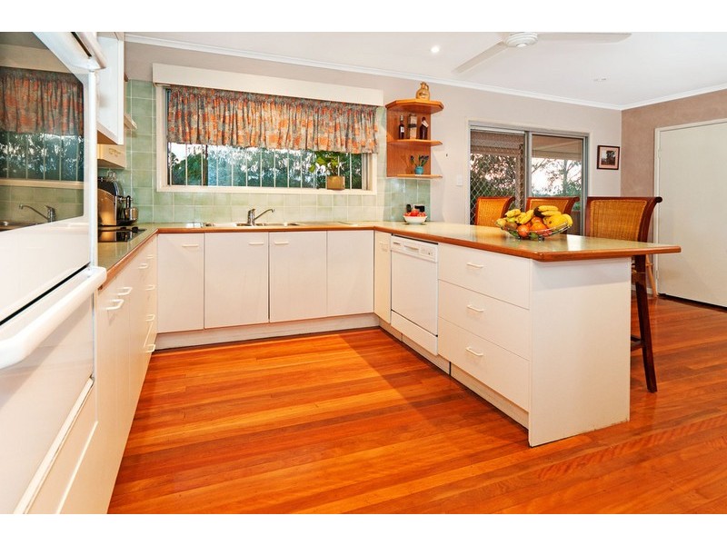49 Waratah Avenue, Holland Park West QLD 4121