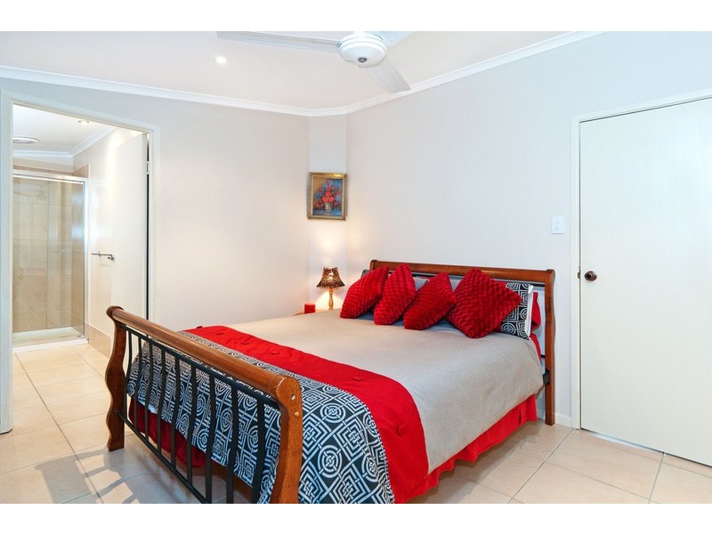 49 Waratah Avenue, Holland Park West QLD 4121