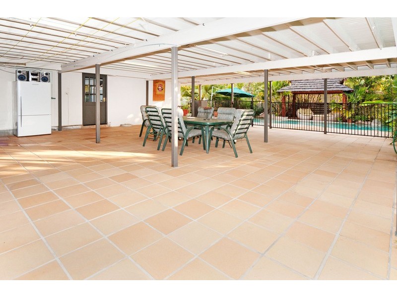 49 Waratah Avenue, Holland Park West QLD 4121