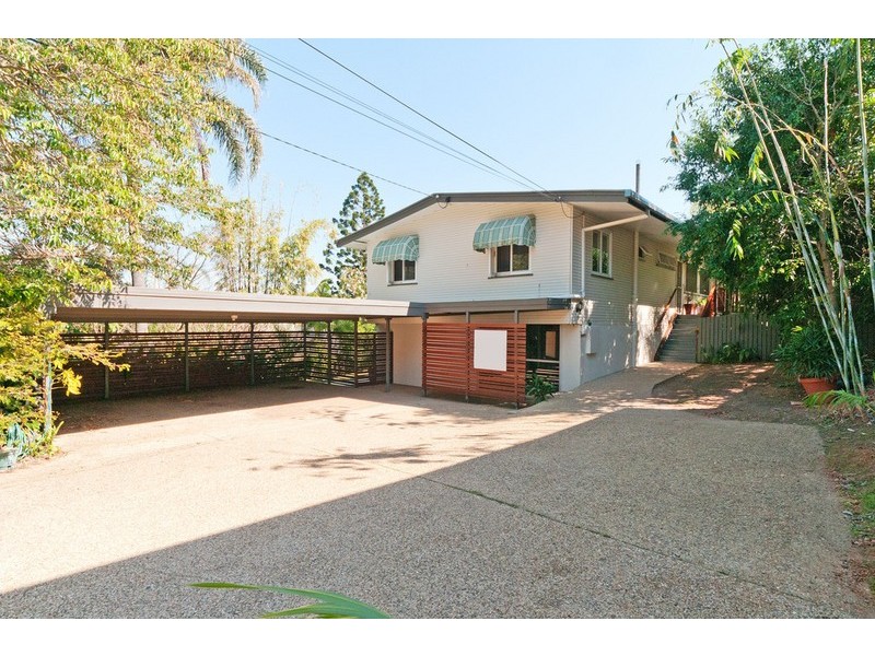 49 Waratah Avenue, Holland Park West QLD 4121
