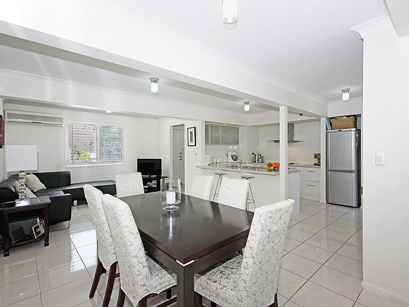 1041 Logan Road, Holland Park West QLD 4121