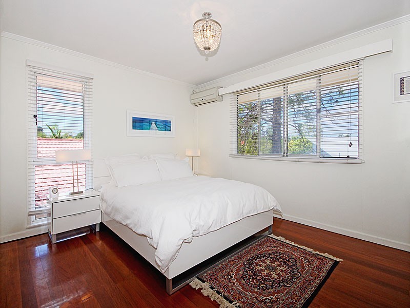 1041 Logan Road, Holland Park West QLD 4121
