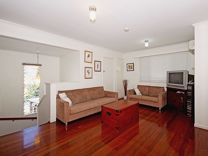 1041 Logan Road, Holland Park West QLD 4121