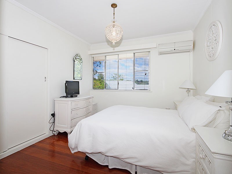 1041 Logan Road, Holland Park West QLD 4121