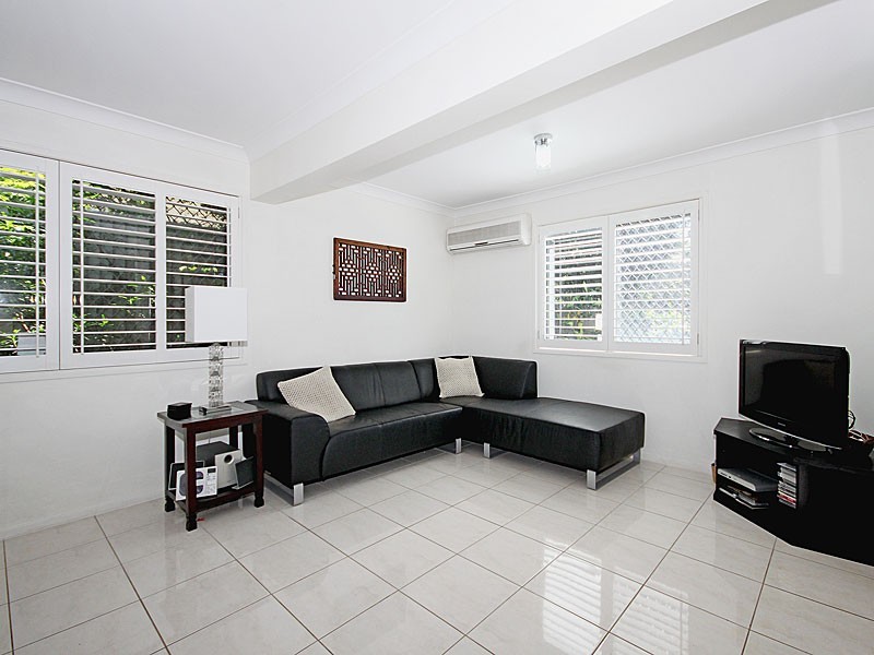 1041 Logan Road, Holland Park West QLD 4121