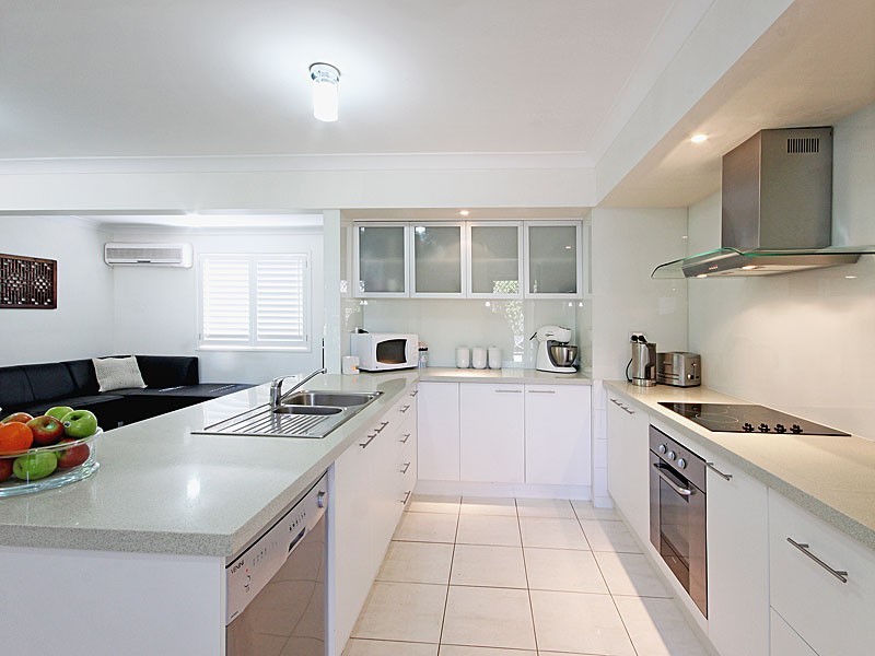 1041 Logan Road, Holland Park West QLD 4121