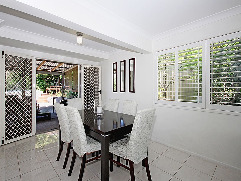 1041 Logan Road, Holland Park West QLD 4121