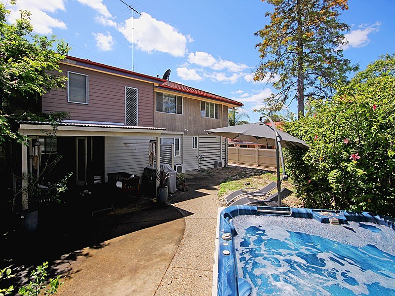 1041 Logan Road, Holland Park West QLD 4121