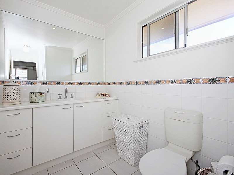 1041 Logan Road, Holland Park West QLD 4121