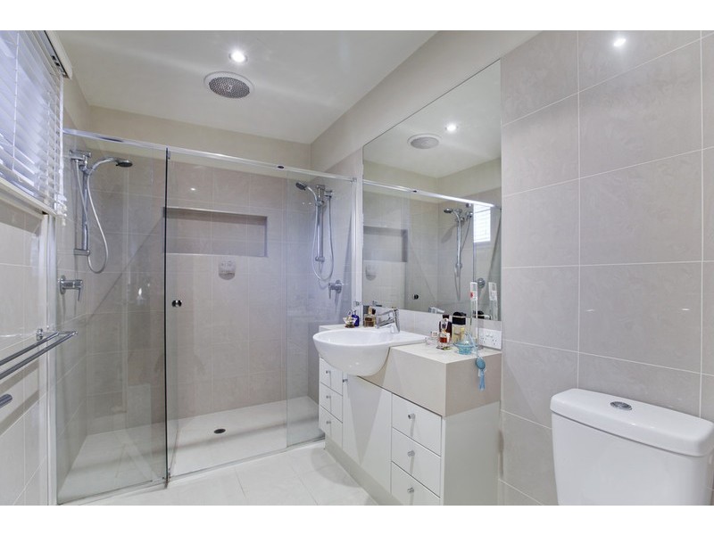 53B Thackeray Street, Norman Park QLD 4170