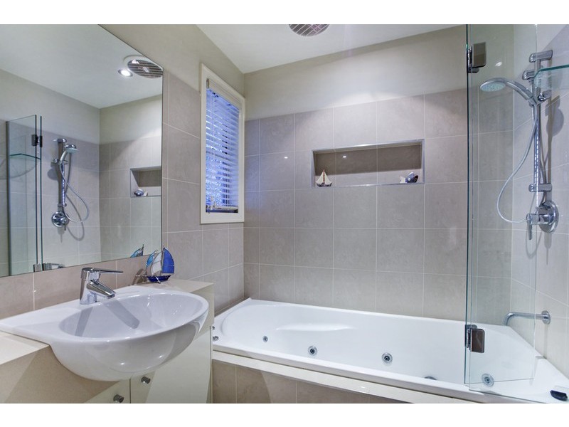 53B Thackeray Street, Norman Park QLD 4170