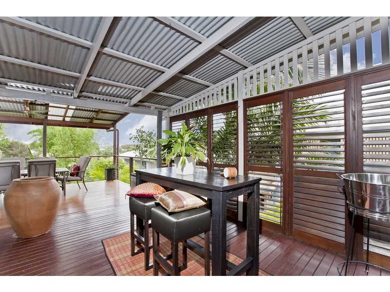 27 Ashton Street, Camp Hill QLD 4152