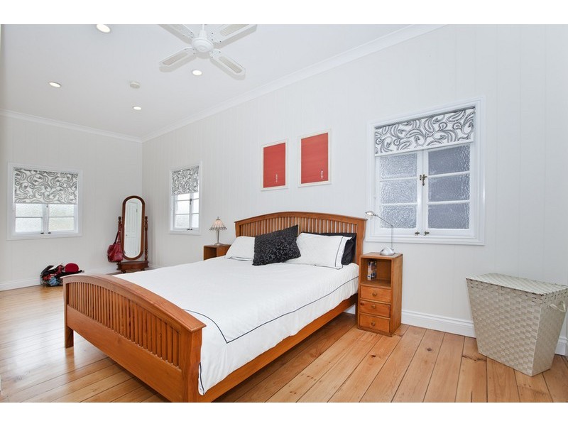 27 Ashton Street, Camp Hill QLD 4152