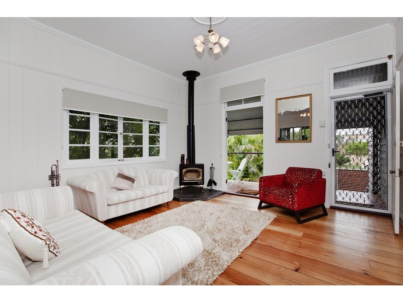 27 Ashton Street, Camp Hill QLD 4152