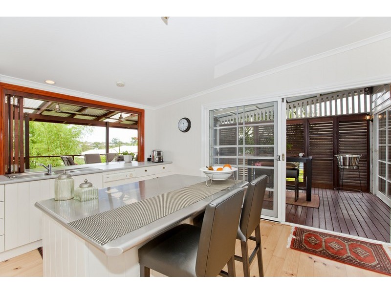 27 Ashton Street, Camp Hill QLD 4152