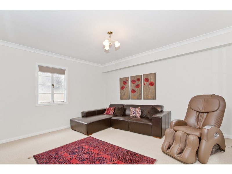 27 Ashton Street, Camp Hill QLD 4152