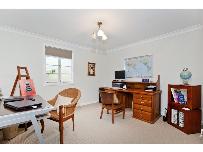 27 Ashton Street, Camp Hill QLD 4152