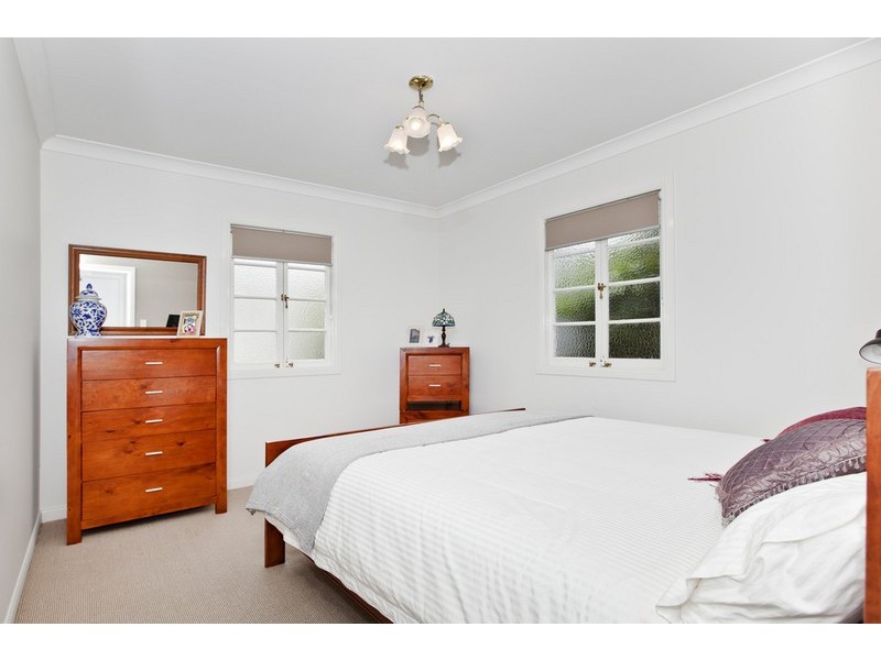 27 Ashton Street, Camp Hill QLD 4152